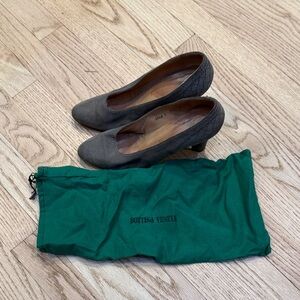 Bottega Veneta Vintage Pumps Dark Gray Leather Pumps with Green Dust Bag